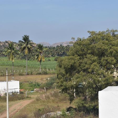 Manoj Homestay Хампи Екстериор снимка