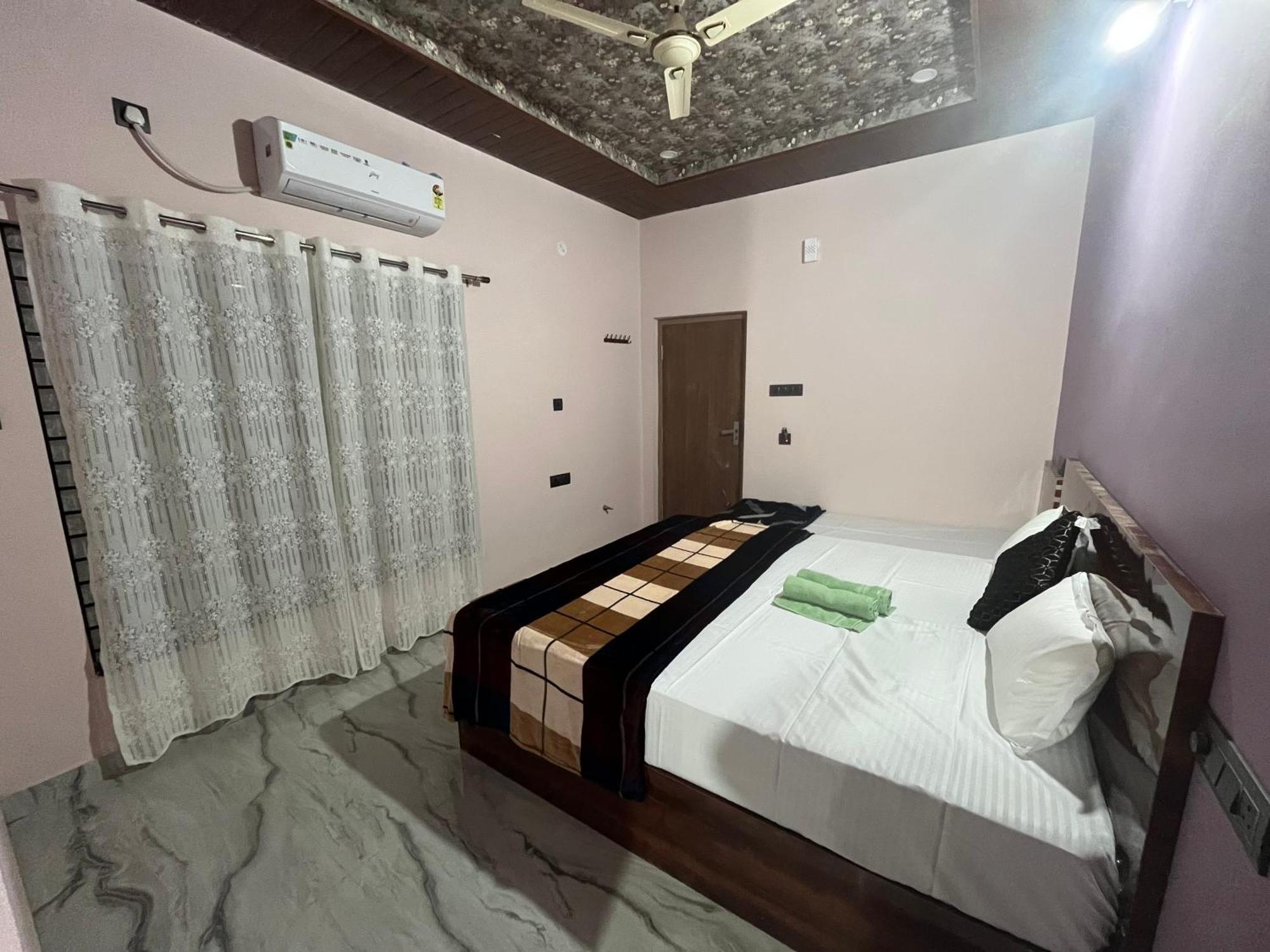 Manoj Homestay Хампи Екстериор снимка