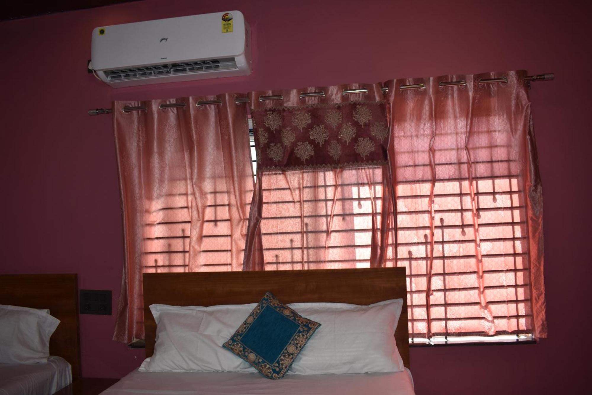 Manoj Homestay Хампи Екстериор снимка