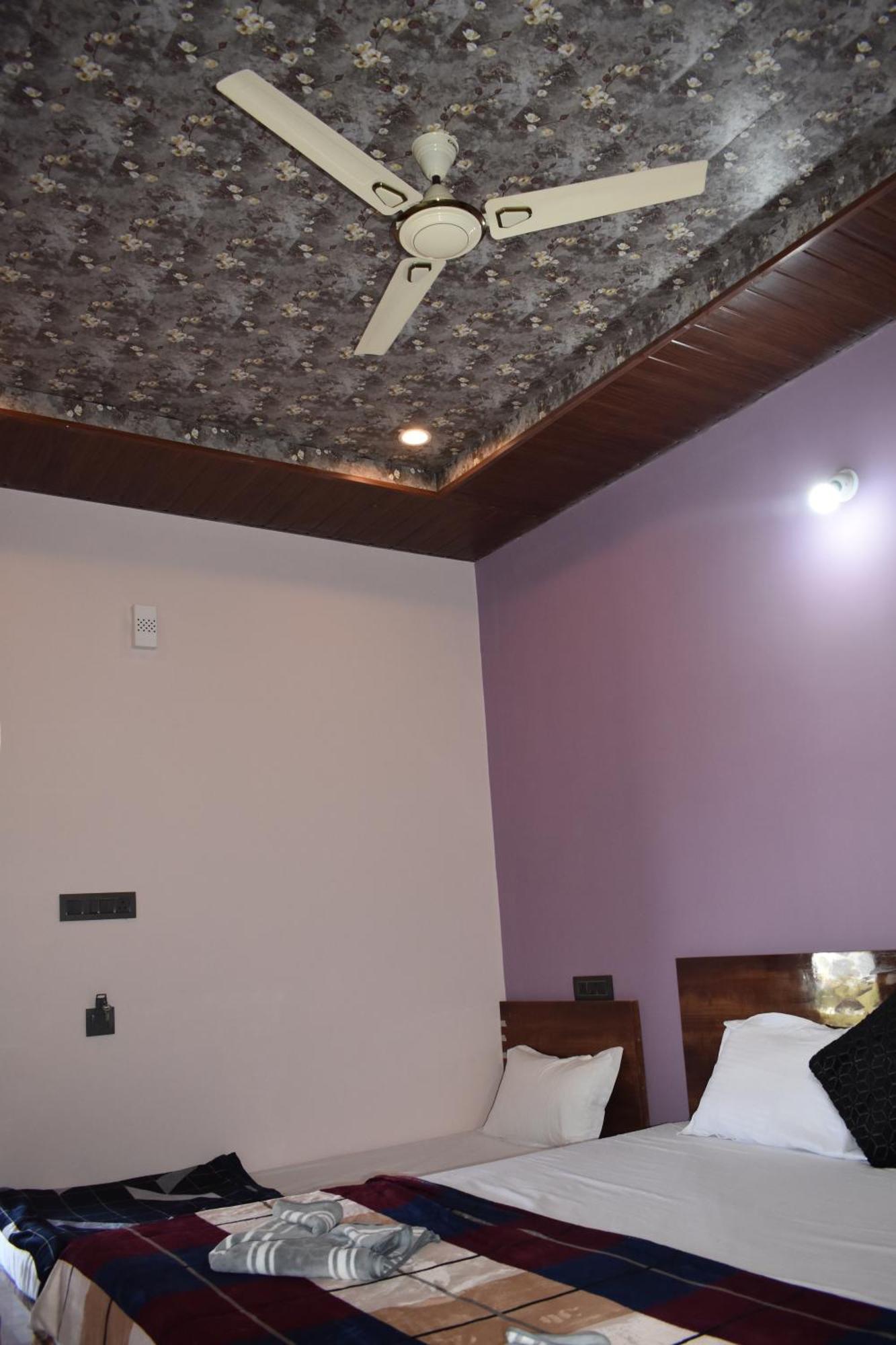 Manoj Homestay Хампи Екстериор снимка